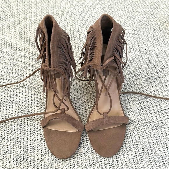 FOREVER 21 Fringe Taupe T strap heels size 7 - Picture 4 of 10